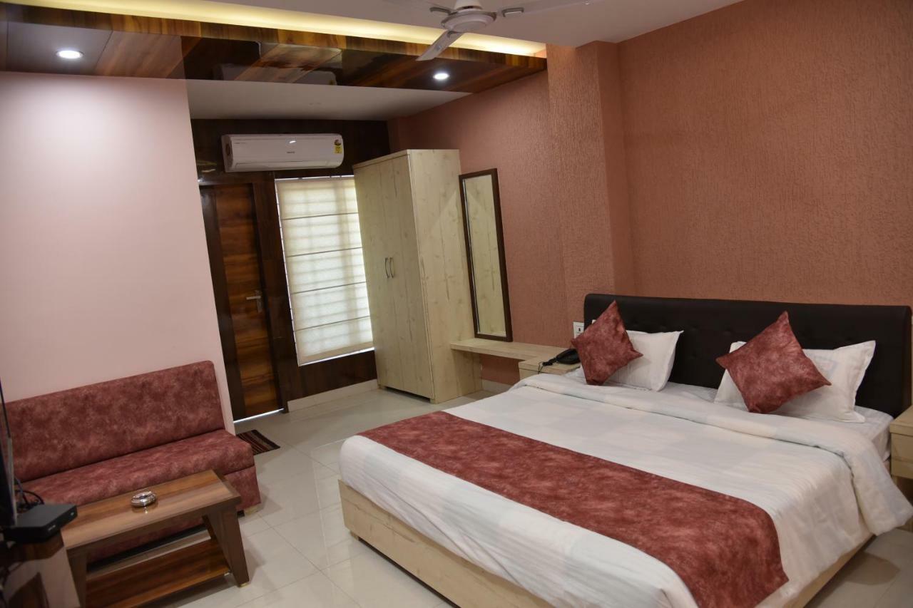 Hotel Pushpanjali Бхопал Экстерьер фото